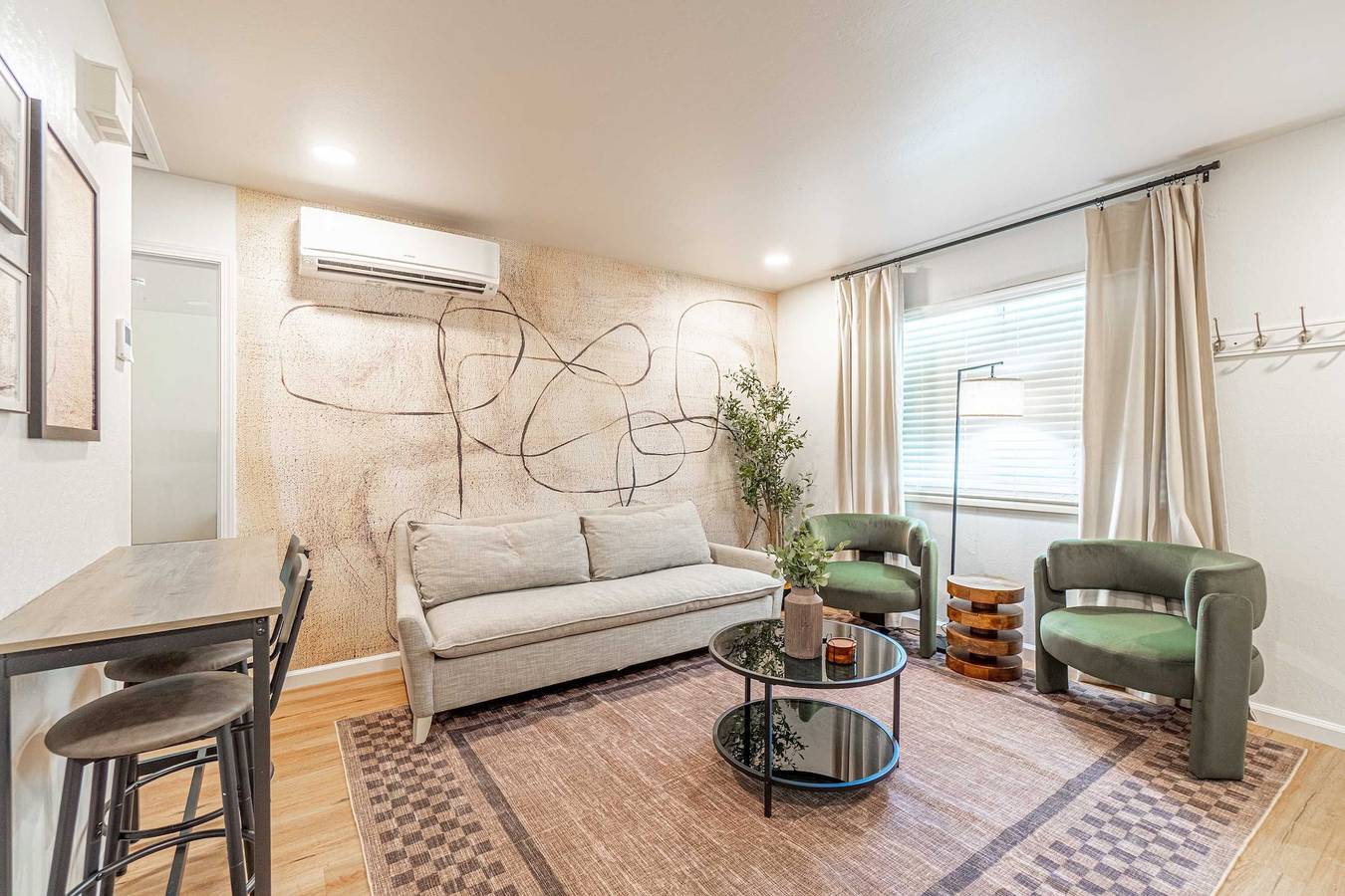Designer Living Pet-Friendly Unr 2Br 1Ba in Reno, Nevada