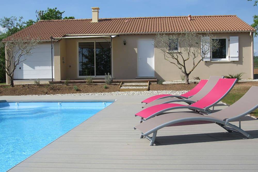 Maison individuelle grand confort avec piscine 3 chambres, 2 Sdb pour 6 person. in Berrias-et-Casteljau, Parc national des Cévennes
