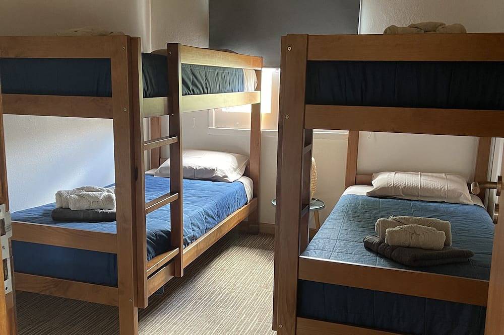 Detached House In The Center Of Vale Das Furnas in São Miguel Island, Furnas