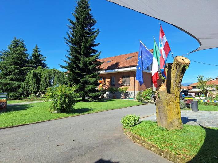 Location de vacances pour 6 personnes, avec Balcon et Terrasse ainsi que Jardin et Piscine à Leinì