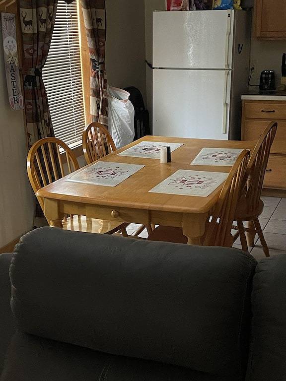 Log cabin for 6 people, with yard in Moosehead Lake