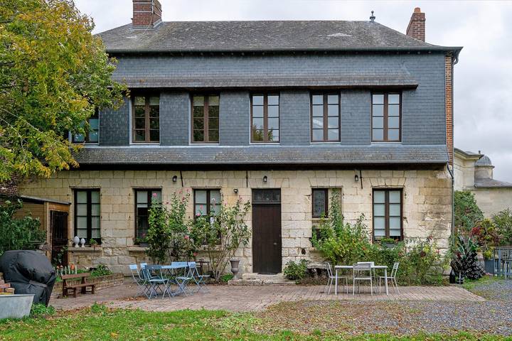 Apartment 'Le Clos Saint Vaast' with Private Terrace, Private Garden and Wi-Fi in Conty, Amiens region