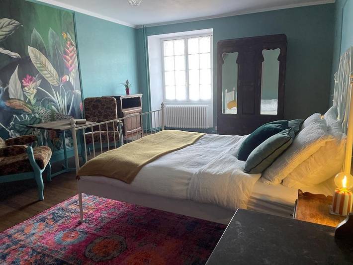 Location de vacances pour 6 personnes, avec vue ainsi que jardin et piscine à Brillac - 2