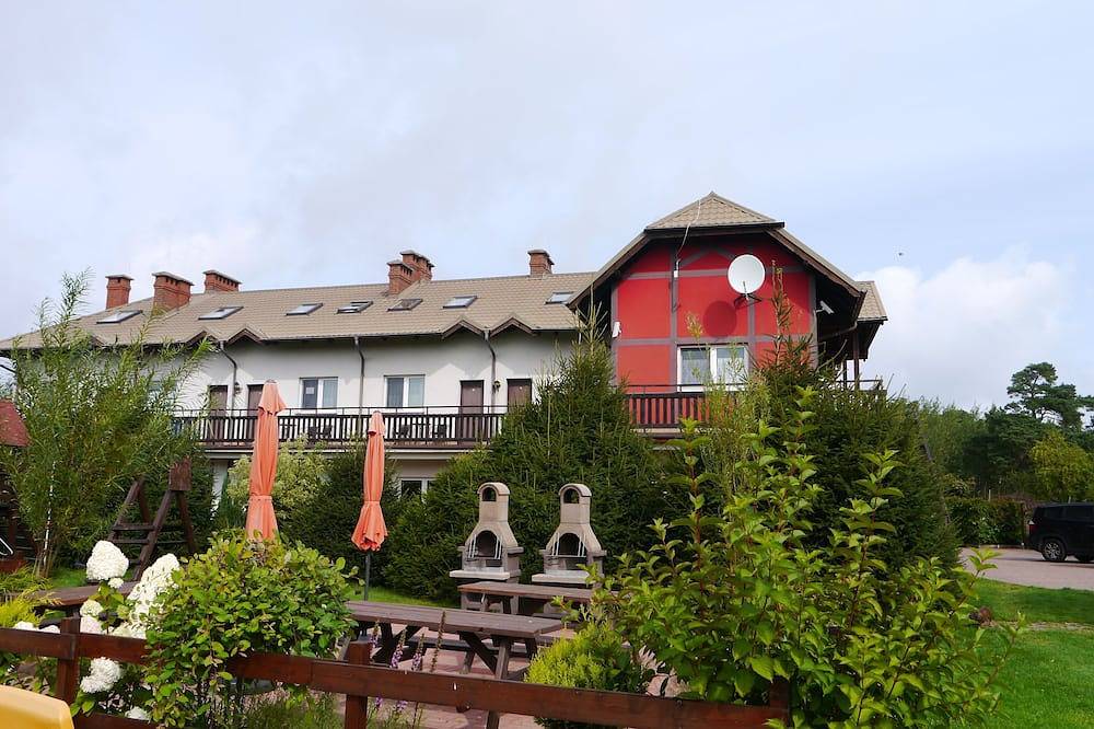 Ganze Wohnung, Familienfreundlich, Grünfläche, Grillplatz, umgeben von Weiden, Naturpark in Rowy, Slowinzischer Nationalpark
