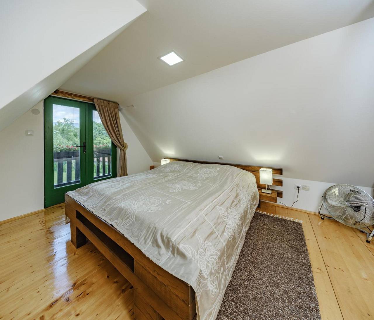 Appartamento intero, Appartamento 'Holiday Park Plitvice Paradise' con vista montagna, balcone e Wifi in Korenica, Lika-Senj