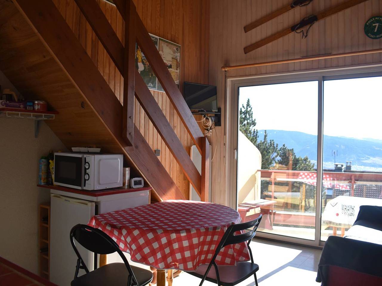 Entire studio, Bright studio with mezzanine for 4 guests in Font-Romeu in Font-Romeu-Odeillo-Via, Parc naturel régional des Pyrénées catalanes