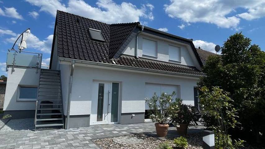 Ferienwohnung für 4 Personen, mit Garten und Balkon, kinderfreundlich in Niemtsch