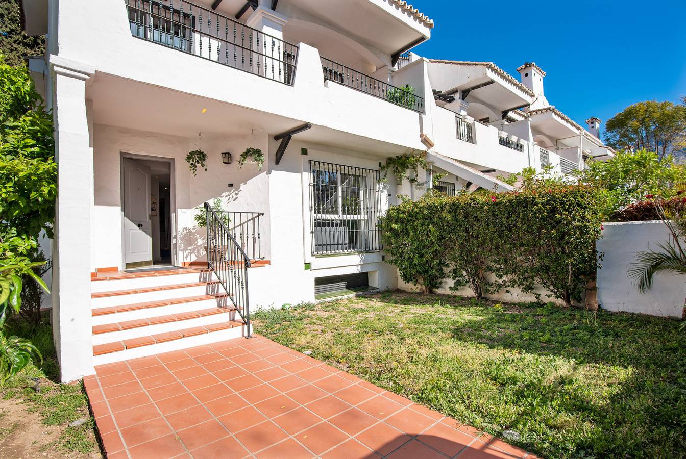 Casa Esquina in Nueva Andalucia Golf Valley, Marbella