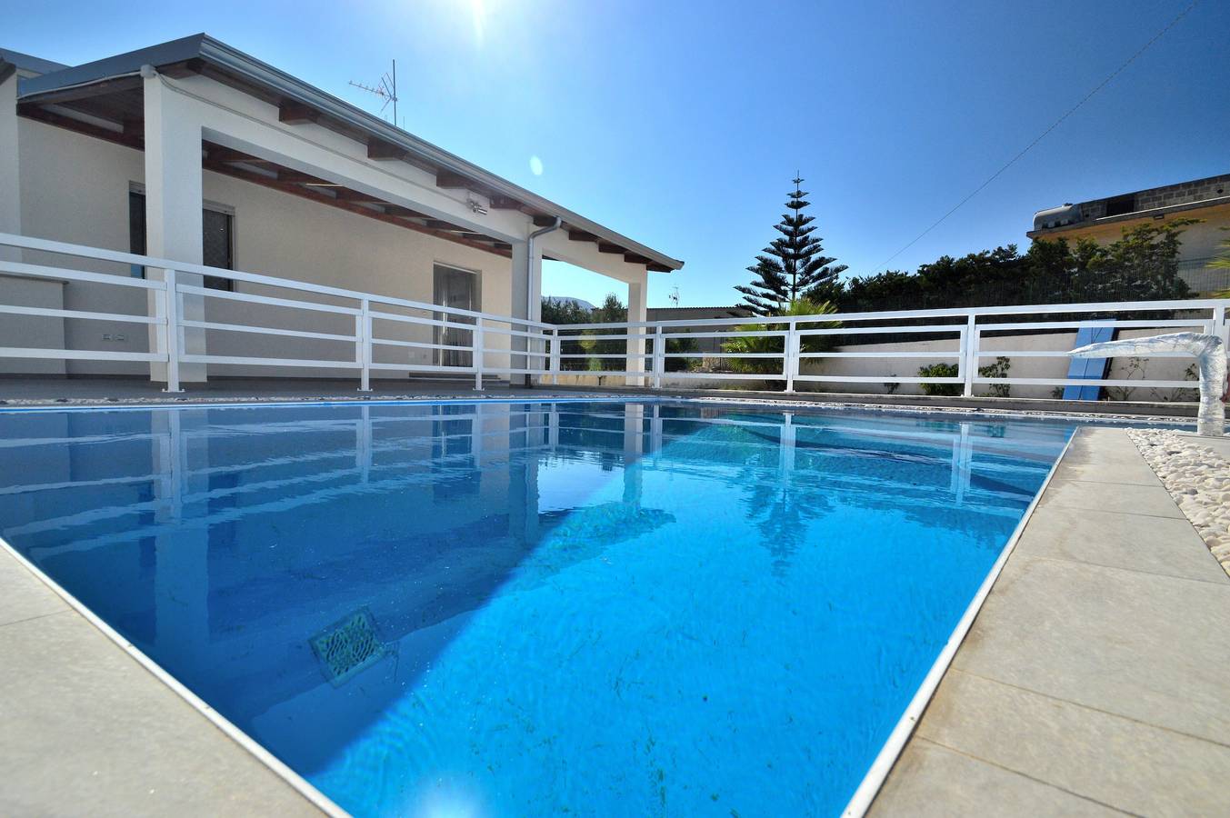 Villa "White" con piscina privada, terraza y Wi-Fi in Alcamo, Provincia de Trapani