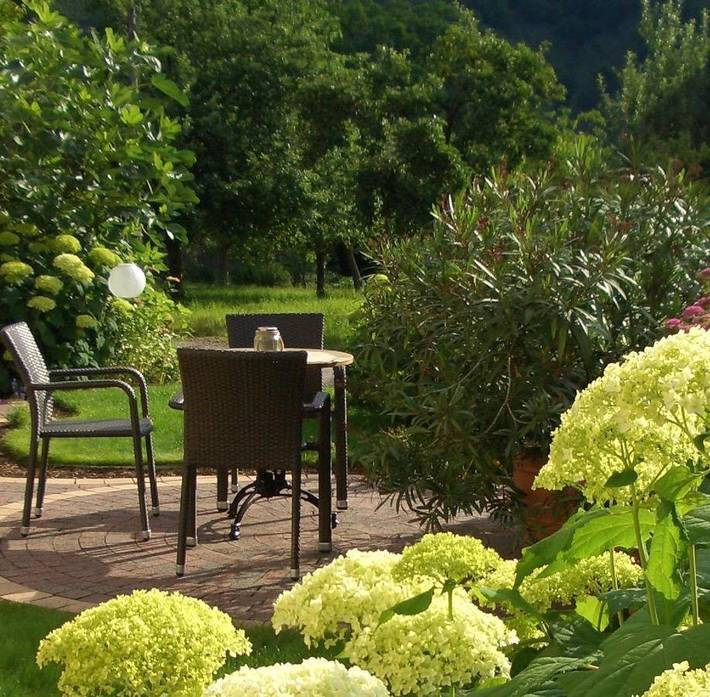 Gîte pour 2 personnes, avec terrasse ainsi que jardin et vue à Ernst - 4