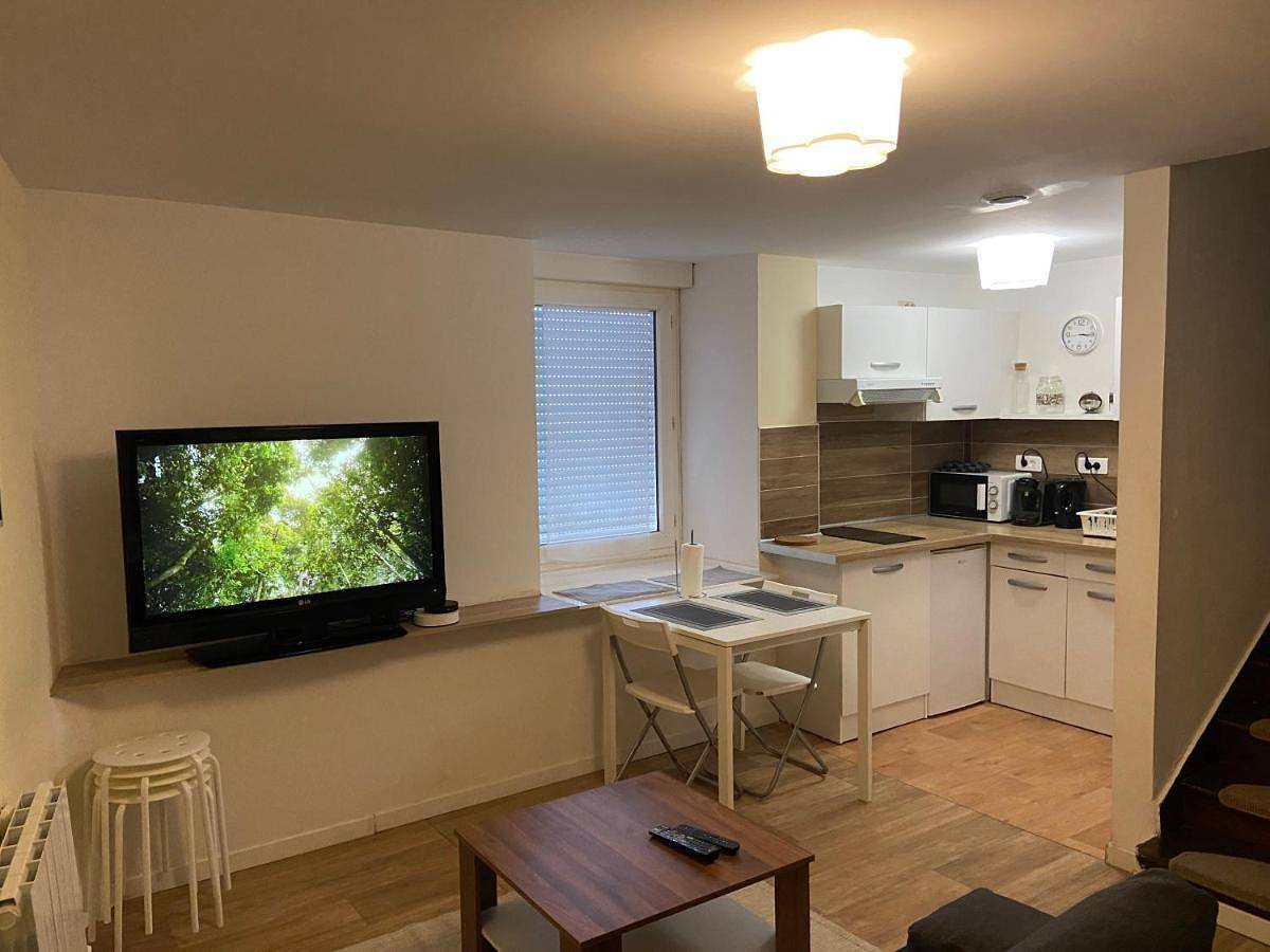 Appartement entier, Two-Bedroom Apartment in Beaumont (Puy-de-Dôme), Parc naturel régional des Volcans d'Auvergne
