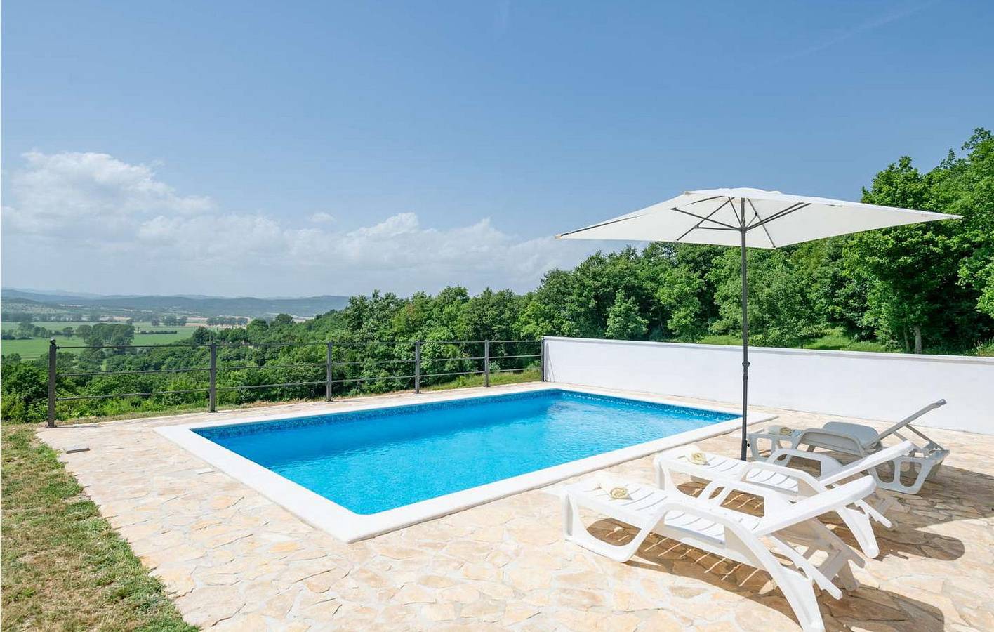 Charmante 2-Zimmer-Wohnung mit Pool, WLAN und Terrasse in der Nähe des Flusses Boljunčica in Kozljak, Ostküste Istrien