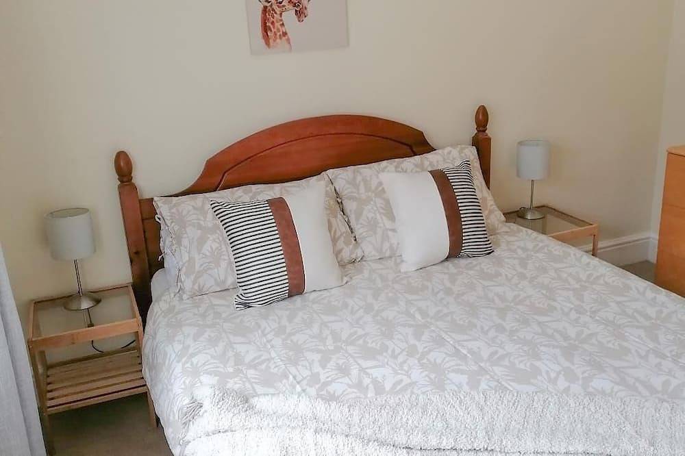 Beautiful waterfront cottage with stunning views in Brecon, Brecon Beacons