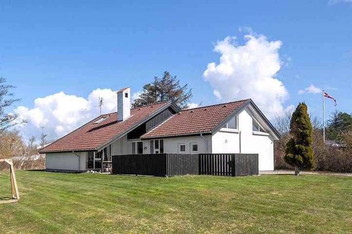 Ferienhaus für 10 Personen, mit Sauna und Terrasse sowie Garten und Whirlpool