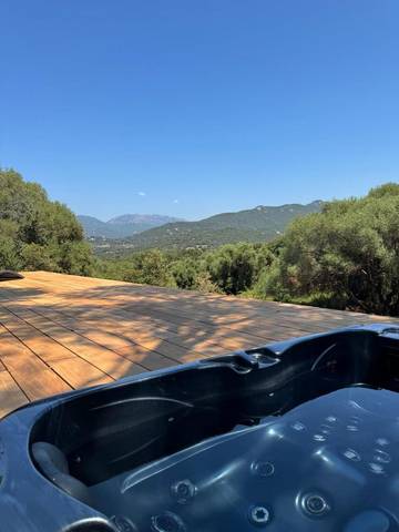 Lodge pour 2 personnes, avec jacuzzi et terrasse en Corse