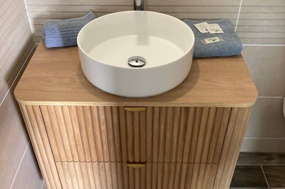 Entire apartment, Studio-Comfort-Ensuite with Shower-Sea view-balcon in Ambleteuse, Boulogne-sur-Mer region