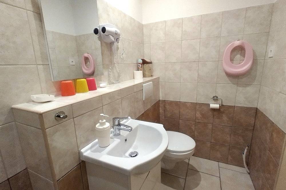 Ganze Wohnung, Kleines Dorf, kleines Gästehaus, Wein und Entspannung in der Weinregion Neszmély 7682 in Dunaszentmiklós, Kleingebiet Totis