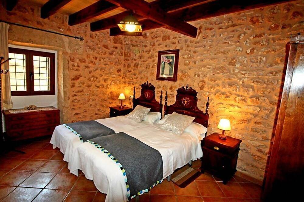 Finca rural con piscina y pista de tenis profesional in Lluchmayor, Mallorca Sur
