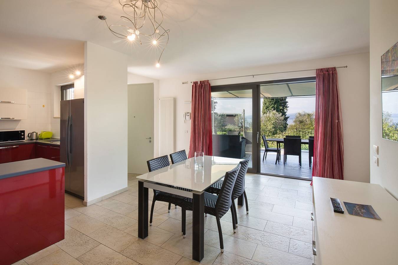 Entire apartment, Villa Loncrino: Spacious Ground Floor with Patio, Garden and Pool in Torri del Benaco, Garda Mountains