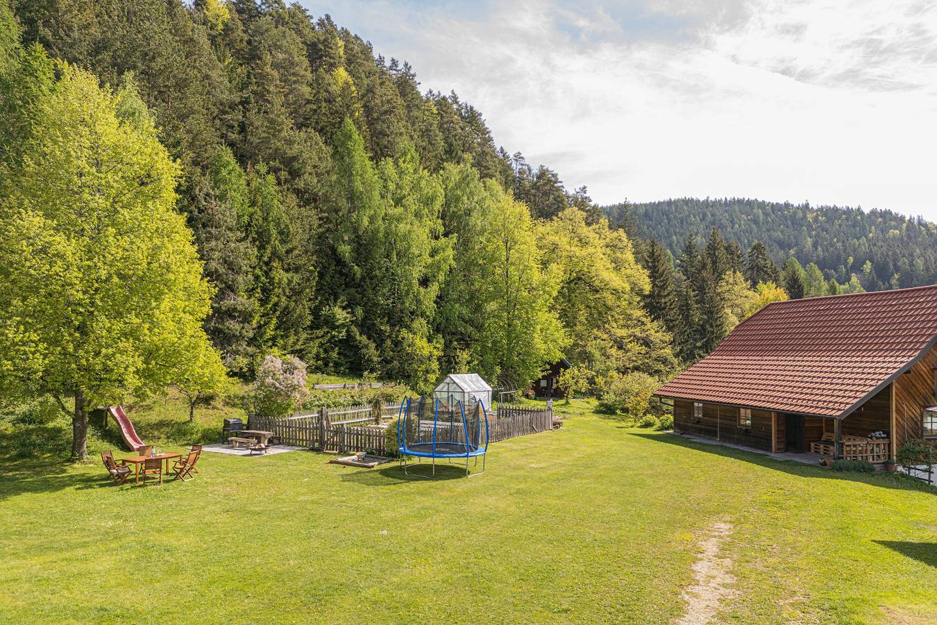 Ganze Wohnung, Eco farm Mikl Pine Tree Apartment in Karawanken und Bachergebirge, Slowenien