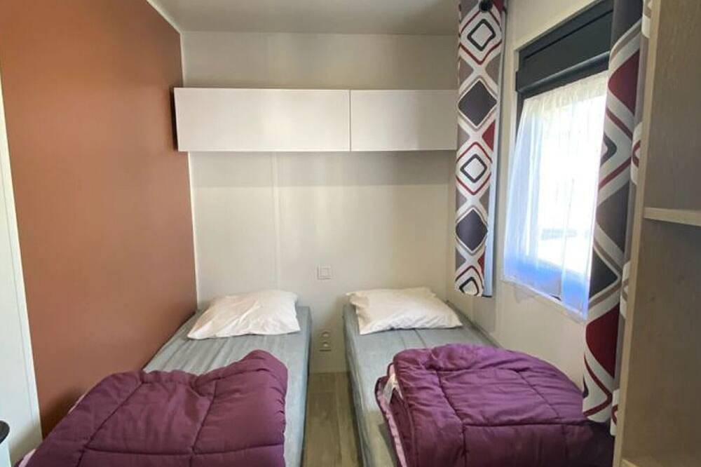 Mobile Home with Terrace in Guégon in Guégon, Pontivy region