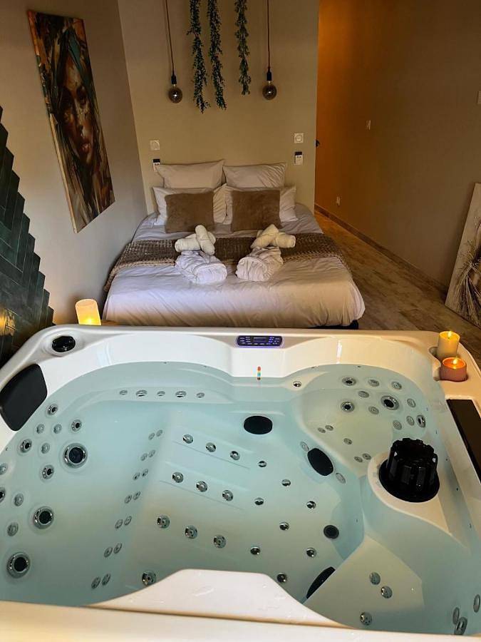 Gîte pour 2 personnes, avec Jacuzzi et Terrasse à Saint-Pargoire