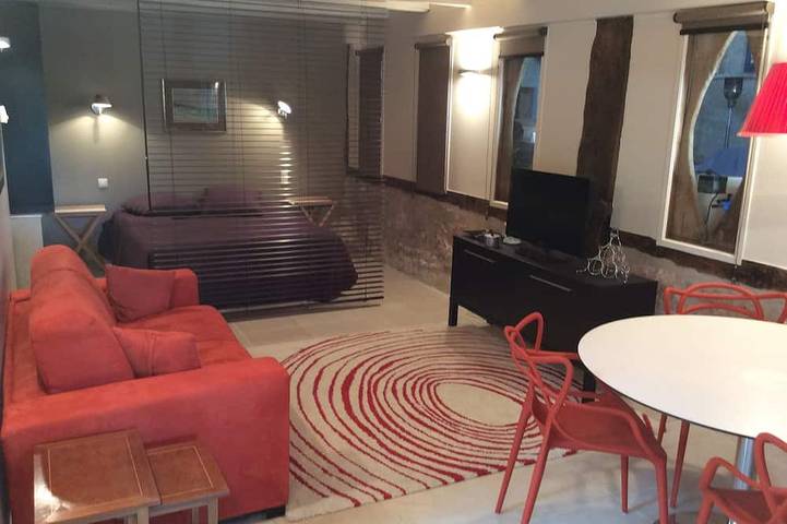 Gîte pour 4 personnes, avec terrasse ainsi que piscine et jardin à Bouniagues - 2