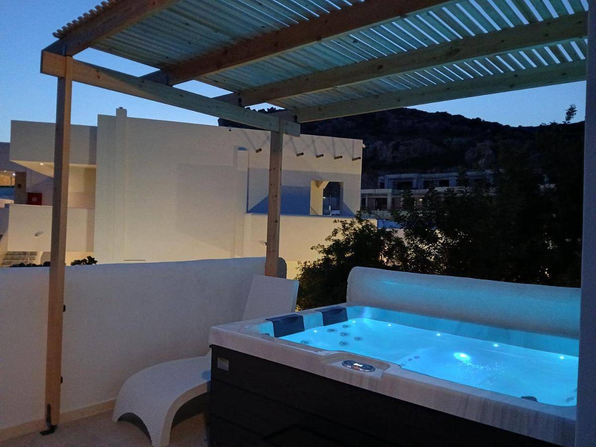 Suite with Private Pool in Rhodes