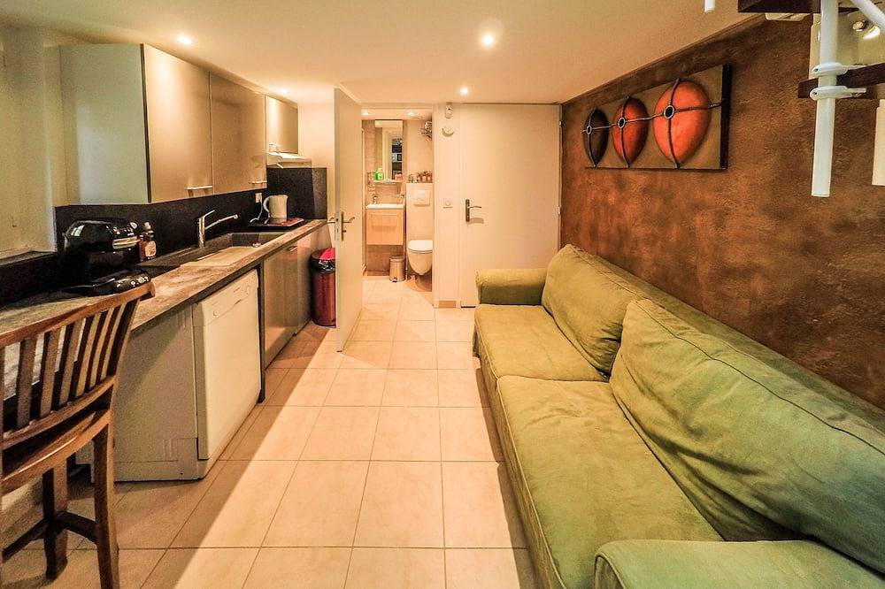 Appartamento intero, Loft monolocale / indipendente in Villa / 100 m. mare, giardino circostante. in Saint-Aygulf, Frejus