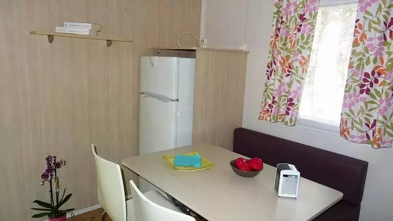 Bungalow Nature 3 rooms 4 people without bathrooms in Grignan, Región de Nyons