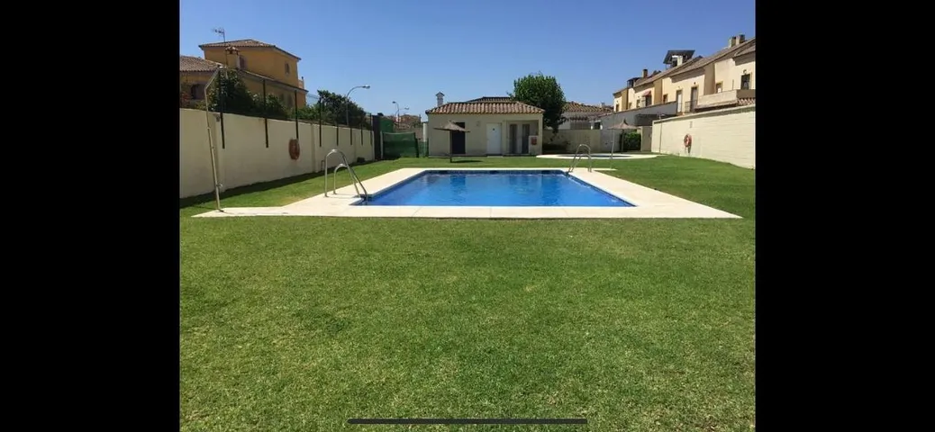 Apartamento de vacaciones para 4 personas, con piscina además de jardín y vistas - 1
