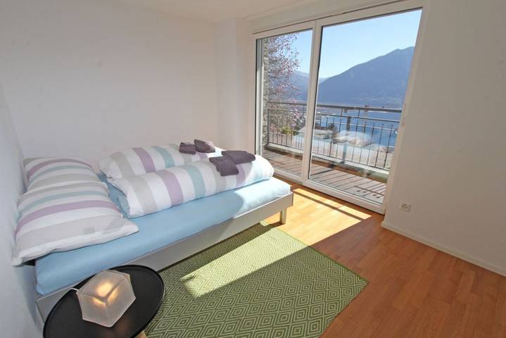 Ferienwohnung für 4 Personen, mit Seeblick und Ausblick sowie Balkon in Brione sopra Minusio