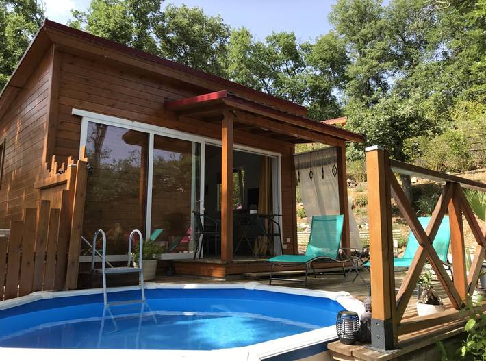 Chalet pour 2 personnes, avec piscine et jardin