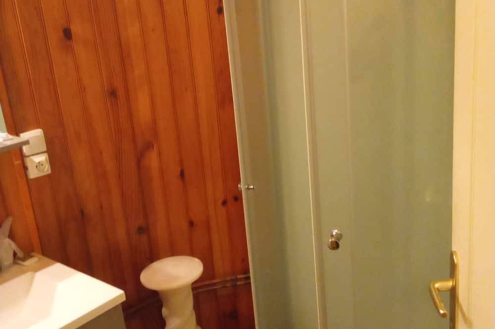 Village house 3 rooms 2 double beds and 2 bunk beds in Picherande, Parque Natural Regional Volcans d'Auvergne