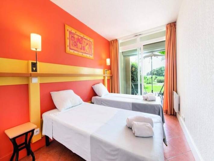 Gîte pour 4 personnes, avec Balcon ainsi que Terrasse et Piscine dans Plage du Boucanet - 3