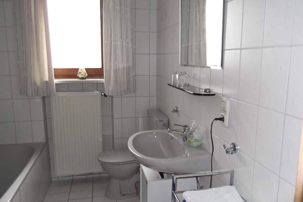 Ganze Wohnung, Schöne familienfreundliche Ferienwohnung in ruhiger Lage für 5 Personen in Teisnach, Ostbayern