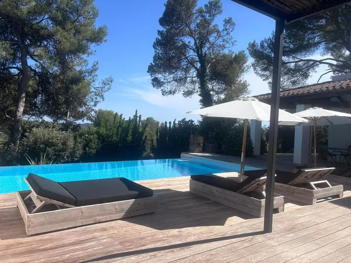 Villa pour 8 personnes, avec vue ainsi que jardin et piscine - 1