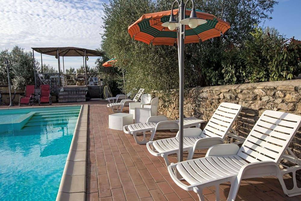 Ganze Wohnung, Schöne Wohnung mit  W-Lan, Pool, Klimaanlage, Innenhof, Haustiere erlaubt und Panoramablick in Campiglia Marittima, Etruskische Küste