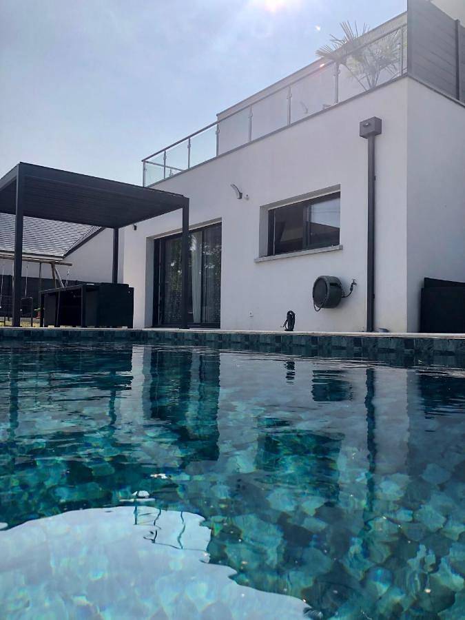 Location de vacances pour 5 personnes, avec vue ainsi que jardin et piscine à Chambray-lès-Tours - 3