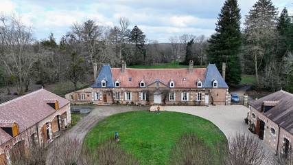 Gîte pour 10 personnes, avec terrasse ainsi que jardin et vue sur le lac à Saint-Viâtre