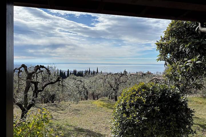 Villa für 8 Personen, mit Balkon und Garten in Bardolino