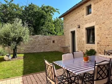 Maison d’hôte pour 2 personnes, avec terrasse et jardin à Givry