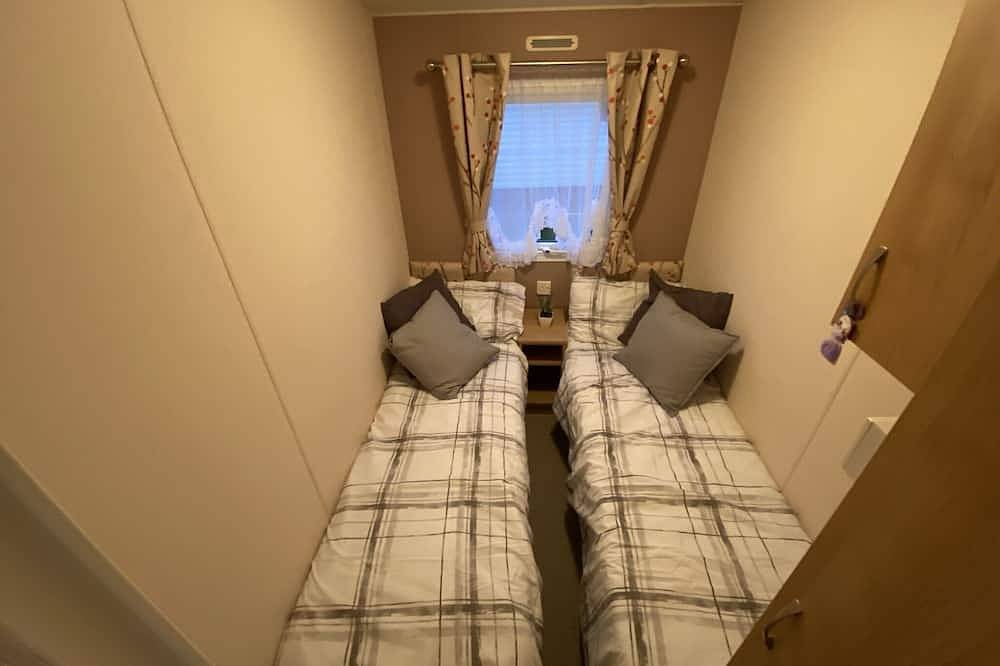 Family-friendly Caravans With On-site Pool and Entertainment in St Osyth, Essex