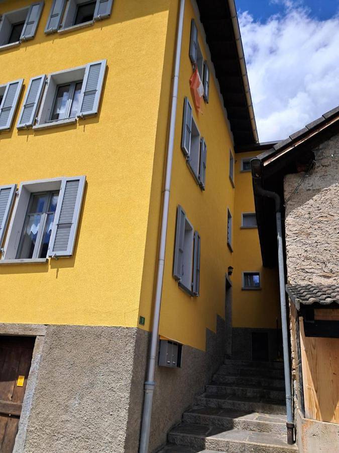 Ferienwohnung für 3 Personen, mit Terrasse und Garten sowie Ausblick in Faido