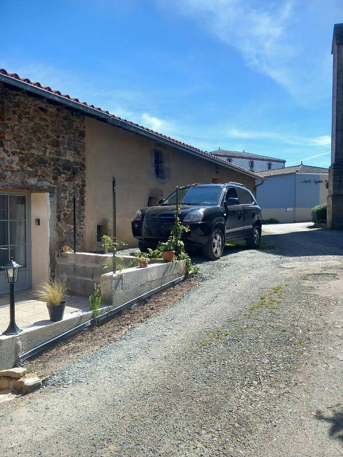 Appartement entier, Gîte à 25 minutes du Puy du Fou in Montournais, Fontenay-le-Comte