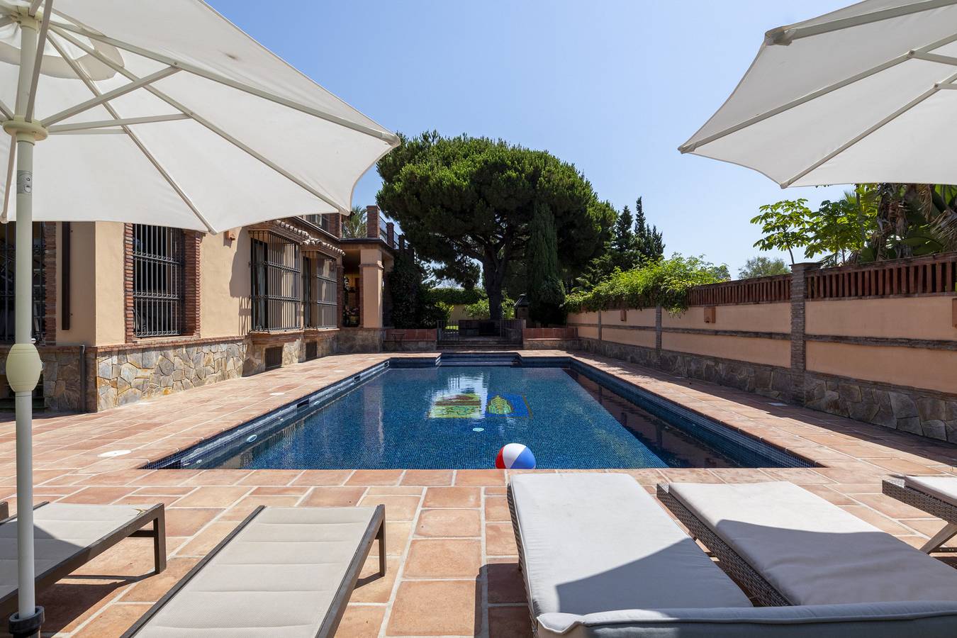 Villa for 16 personer med sjøutsikt in Marbella Øst, Marbella