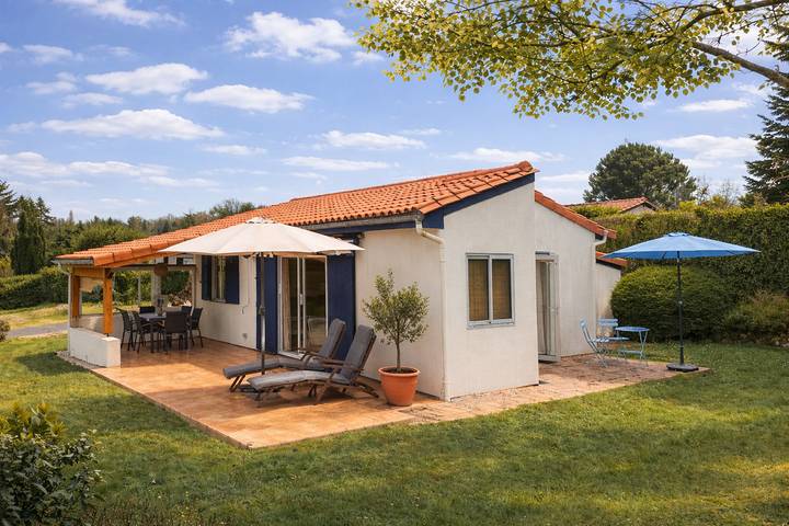 Gîte pour 6 personnes, avec Piscine à Écuras
