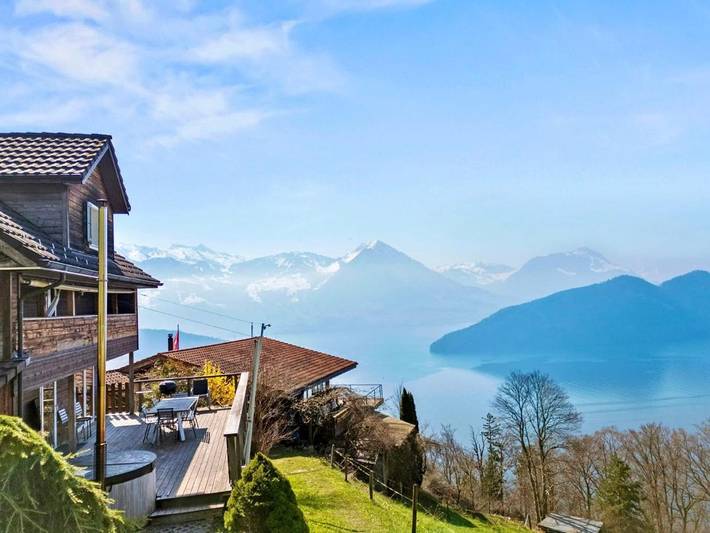 Appartement de vacances pour 10 personnes, avec vue sur le lac ainsi que jardin et vue, animaux acceptés