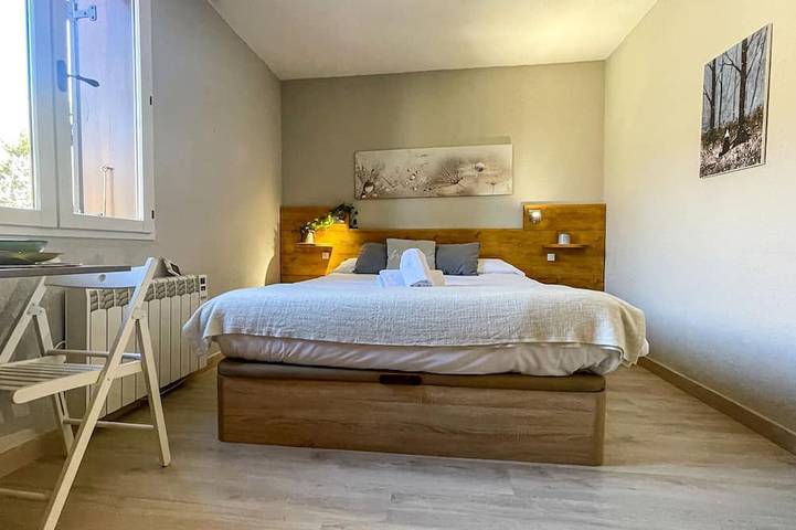 Gîte pour 2 personnes, avec jardin ainsi que piscine et sauna à Enveitg - 2