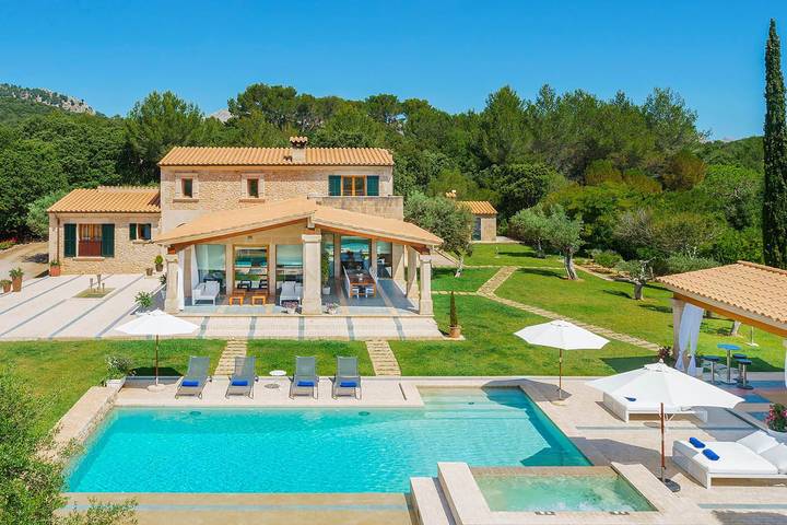 Villa für 8 Personen, mit Whirlpool und Terrasse sowie Garten in Pollença